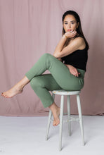 Load image into Gallery viewer, Sample - Julia cropped leggings, Bright Olive