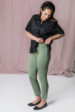 Load image into Gallery viewer, Sample - Julia cropped leggings, Bright Olive