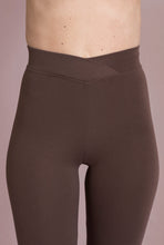 Load image into Gallery viewer, Sample - Astrid tight leggings, Nougat
