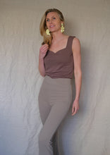 Load image into Gallery viewer, Sample - Paulina Sweetheart Top, Nougat

